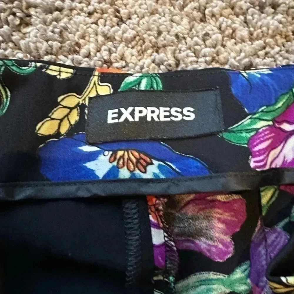 Express Floral High Rise Shorts - Picture 2 of 4